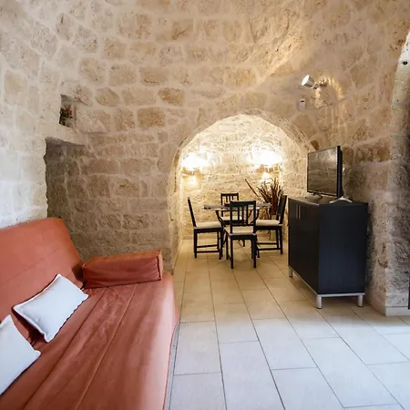 בית נופש Trullo Bouganville סן מיקלה סלנטינו