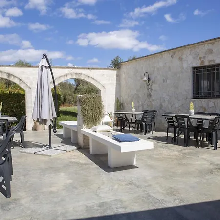 Trullo Bouganville * סן מיקלה סלנטינו
