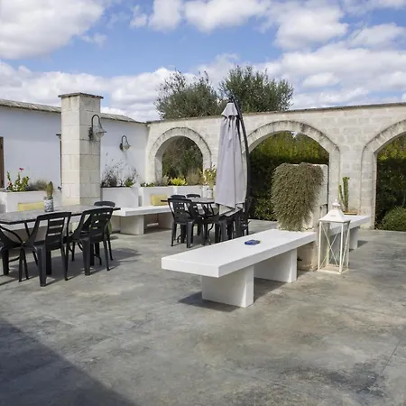 בית נופש Trullo Bouganville *