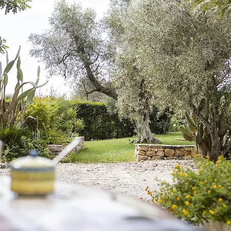 Trullo Bouganville