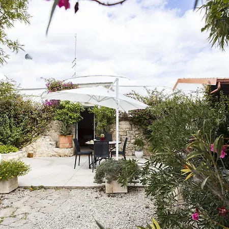 Trullo Bouganville *