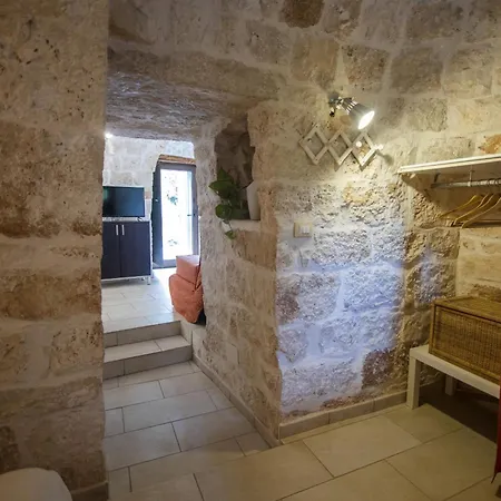 בית נופש Trullo Bouganville *