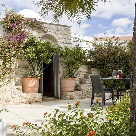 Trullo Bouganville בית נופש סן מיקלה סלנטינו