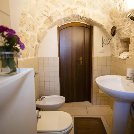 בית נופש Trullo Bouganville סן מיקלה סלנטינו