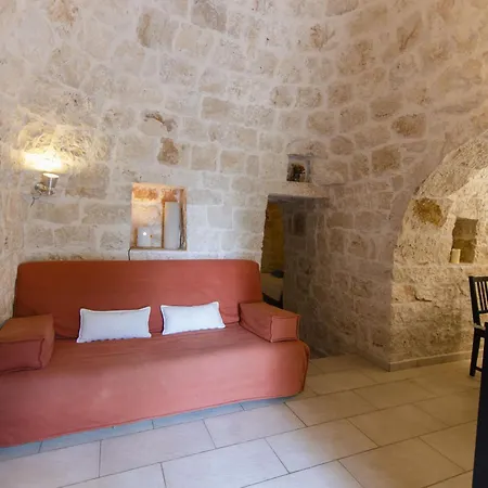 Trullo Bouganville * סן מיקלה סלנטינו