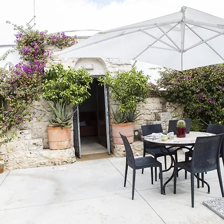 Trullo Bouganville