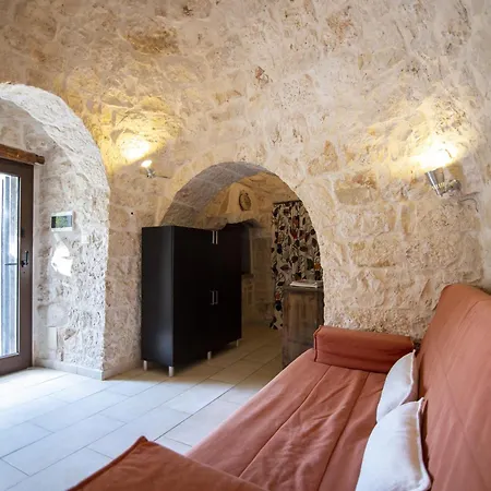 בית נופש Trullo Bouganville סן מיקלה סלנטינו